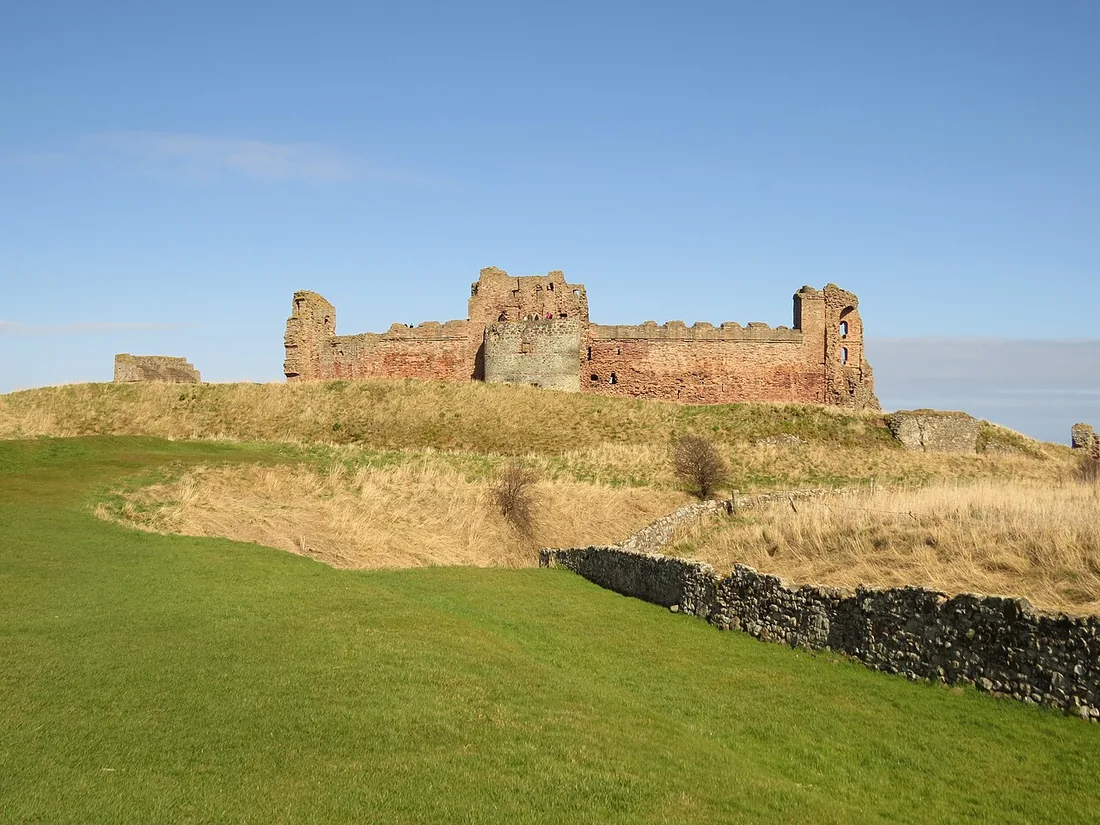 Exterior view of Tantallon Castle